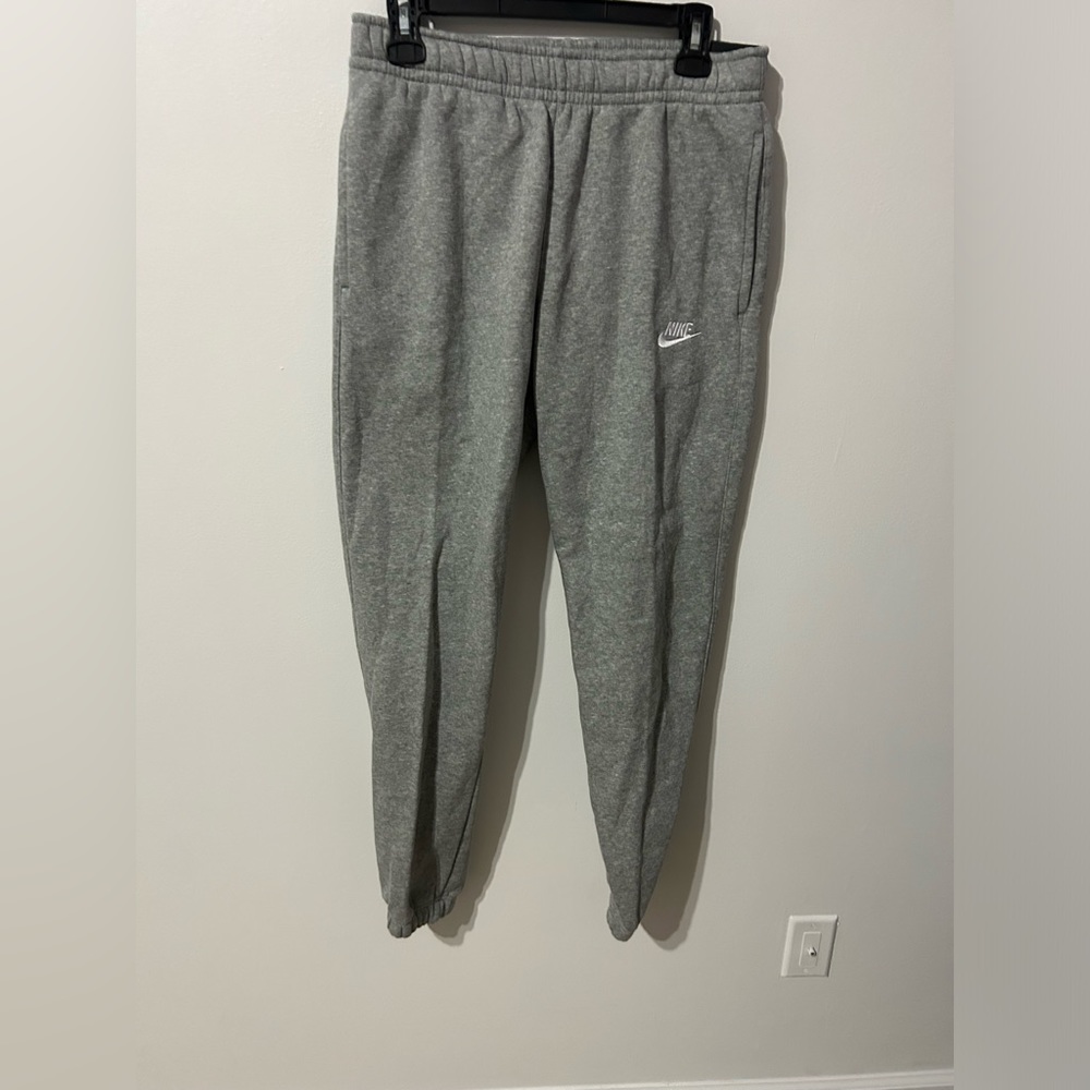 BRAND NEW w/tags Nike Sportswear Club Fleece Mens Grey Sweatpants /Joggers-Small